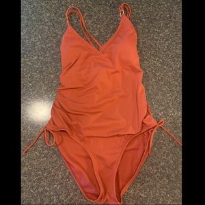 One piece swim suit